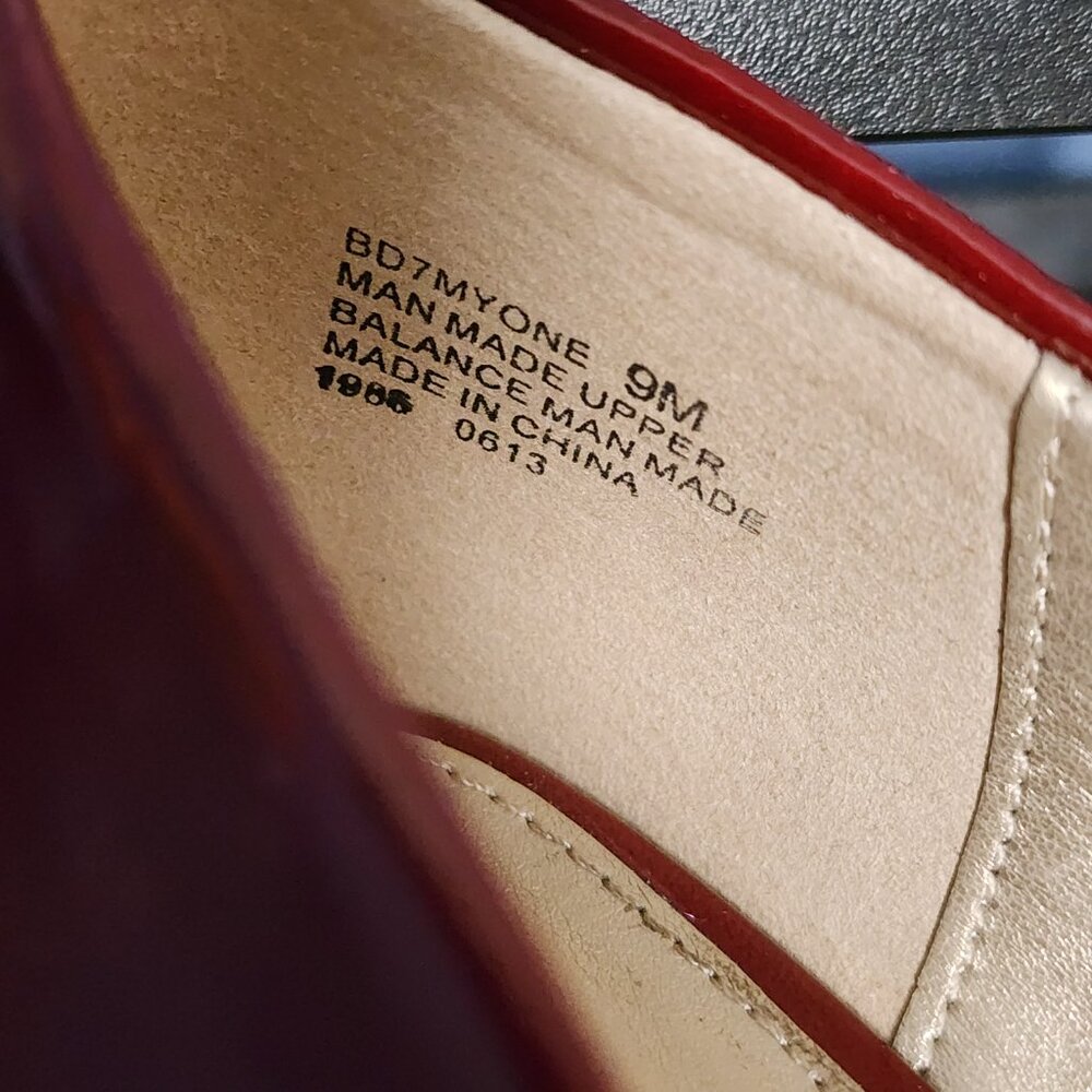 Bandalino 9M Deep Red Heels - Picture 4 of 6